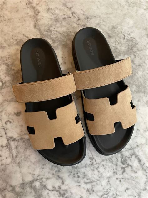 Hermès Chypre Sandals (Beige Argile / Black) .